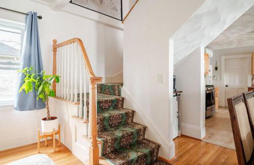 NEW! Family-Friendly Getaway -1 Mi to Dtwn Salem w Roof Deck & Tiki Bar - Foto 45