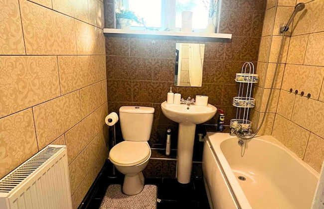 City Nearby - Parking - Wifi - Garden - Sleeps 4 - Foto 25