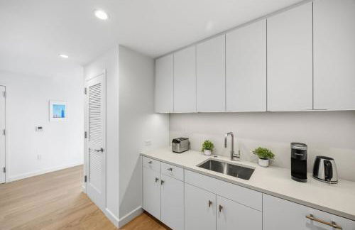 Greenpoint 1 BR w Work Setup by Anyplace - 11752 - Photo 10