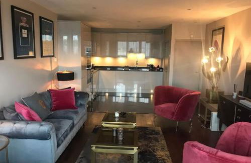 Luxury Central Tunbridge Wells with free parking - Photo 1