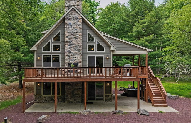 Bear Paw Lodge by Avantstay Hot Tub, Deck, & Fire Pit - Foto 50