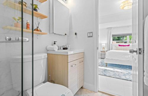 Arthaus- Fully Stocked Kitchen and Fenced Yard - Foto 39