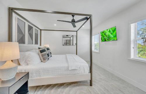 180 of Waterfront Heated Pool Walk To Beach Paradise Point Key RESIDENCES - Foto 22
