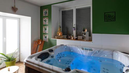 Gîte Chabrignac, jacuzzi et sauna privatif, piscine chauffée partagée, Wifi, salle de jeux - Foto 1