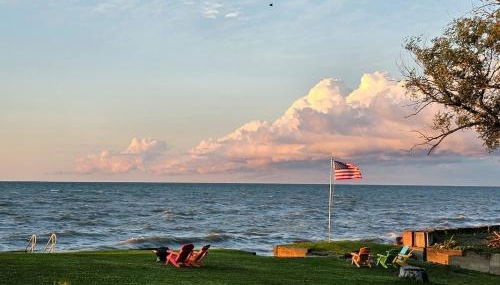 SeaSide Lake-Front Cottage - Photo 5