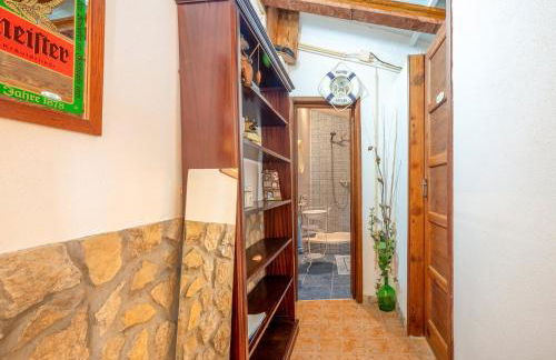 Eclectic oasis with poolside charm in Arranhó - Foto 12