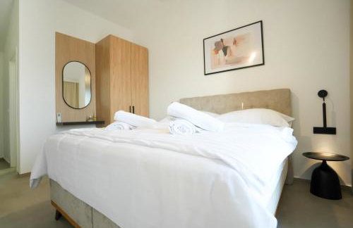 Newly built Villa MarVista with 4 bedrooms,infinity pool & stunning sea and mountain views - Photo 25