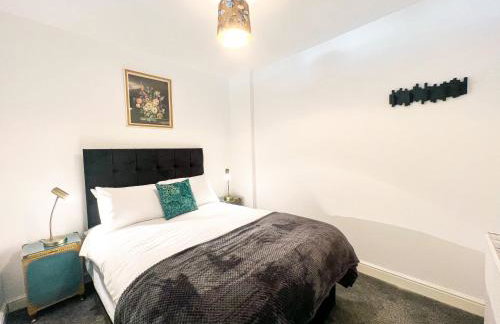 The County Staycation - Photo 33