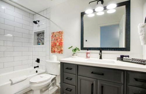 Upscale Phoenix Abode Walk to South Mountain Park - Foto 16