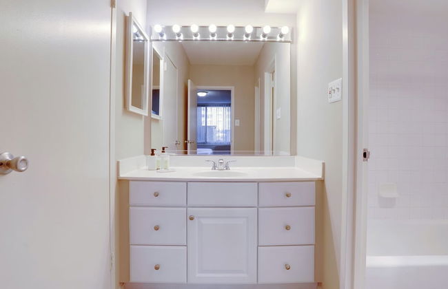 Fantastic 2BR Condo with Gym - Photo 33