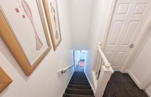 3 Bedroom House Perfect for Family Work Stays Easy Access to Manchester Oldham - Foto 19