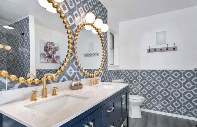 A Crystal Place Hot Tub 1 Blk off Main St! - Foto 9