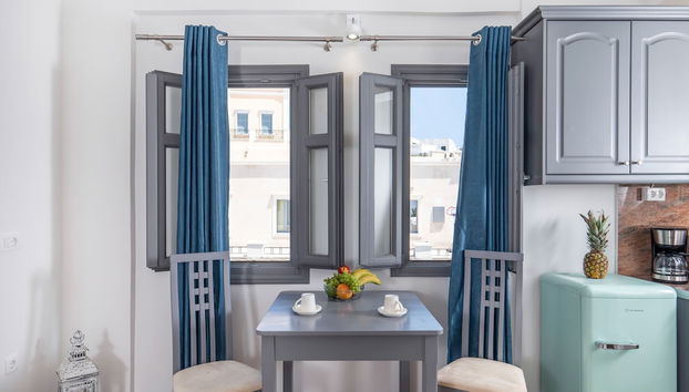 Ladas Pyrgos - Foto 2, Entrada interior