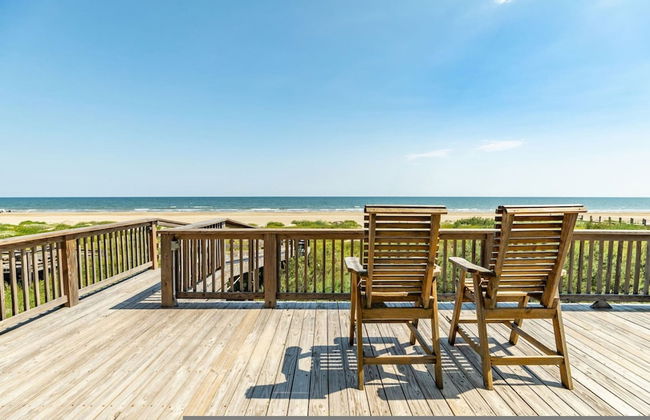 Superb Home With Private Walkover to Beach - Foto 1