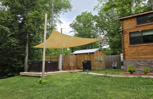 Incredible Modern Tiny Log Cabin near the Ammonoosuc River for a Romantic Getaway in New Hampshire - Foto 38