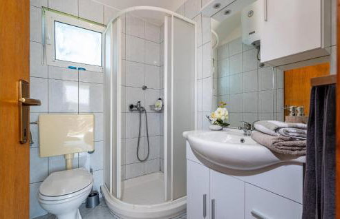 2 Bedroom Nice Home In Molat - Photo 29