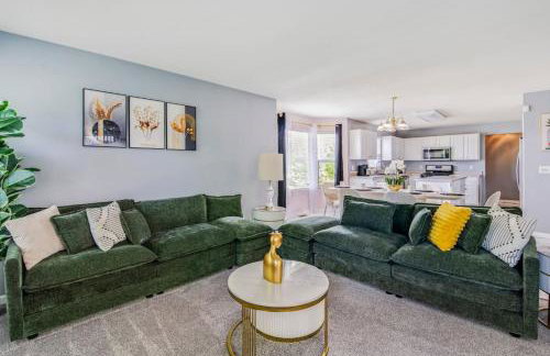 Modern Comfort Loves Park - Stylish 3BR Getaway - Foto 49