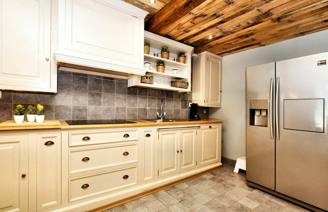 Magnificent Holiday Home in Baronville With Heated Pool & Billiards - Photo 17