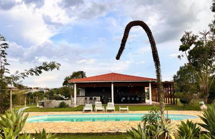 Chácara com piscina em Piracaia - 1 Km da cidade - Photo 1
