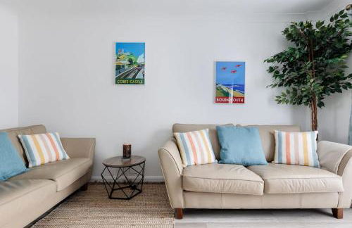 Spinnaker House-with Tesla Electric Charging Point - Photo 11