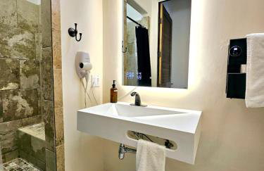 Breathtaking Oceanfront Home on Lava Rock Beach - Photo 27