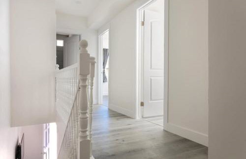 Relax in Spacious 3BR Apt Sleeps 8 and Parking - Foto 14