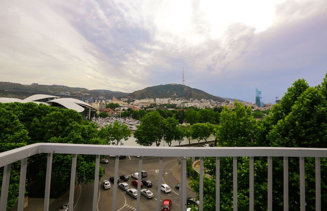 Hosthub 2 Bedroom near Dry Bridge SmartTV - Photo 15