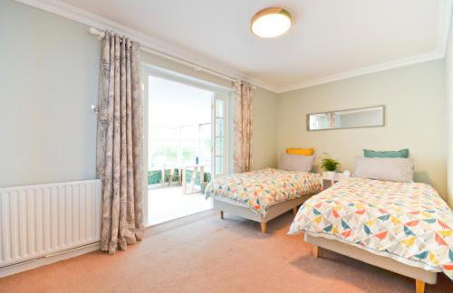 Princes Esplanade-Beachfront House with Balcony a stone throw from Gurnard Beach - Foto 33