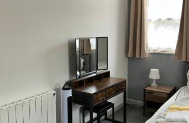 Lancing Apartments - Spacious 2 Bed - Sleeps 6 - Burnham Village - Foto 7