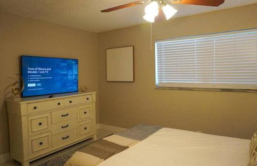 Comforts of Home in Updated Condo by the Beach - Foto 15