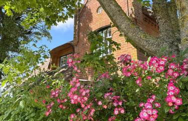 Deichschlösschen auf Pellworm - Foto 1