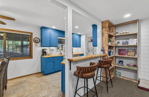 Evergreen Escape- Walk to Downtown & Boat/trailer Parking! - Foto 3