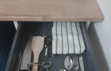 Budget Studio - Central Gosport with Free Parking - Photo 7