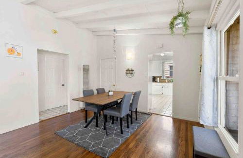 Mid Century Garden View Home Parking - Foto 10