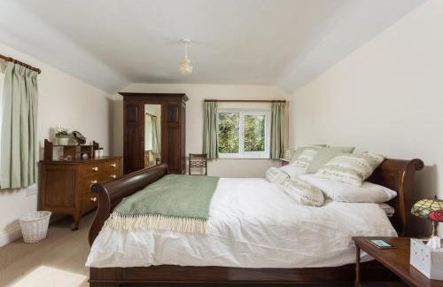 Stunning 3 Bedroom Cottage near Historic York - Photo 4
