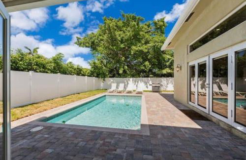 Home with pool by Dream Vacation - Foto 37