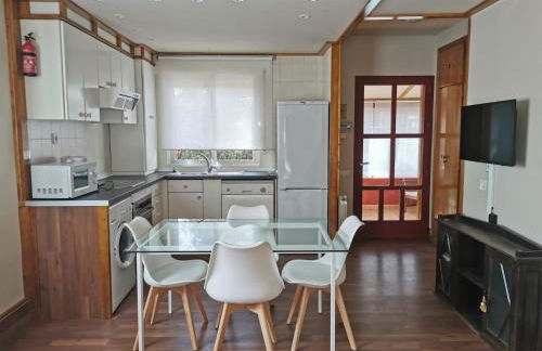 Casita independiente con jardín y chimenea. - Foto 2