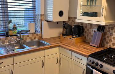 Cozy & Self Contained Garden Bungalow - Foto 15