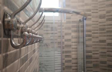 Pia Apartments - Photo 12