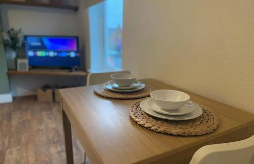 Chase View 1 Bed Sleeps 4 Parking WiFi Contractors - Photo 2