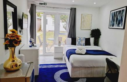 Central Harrow Cozy Apartment with free parking - Photo 6