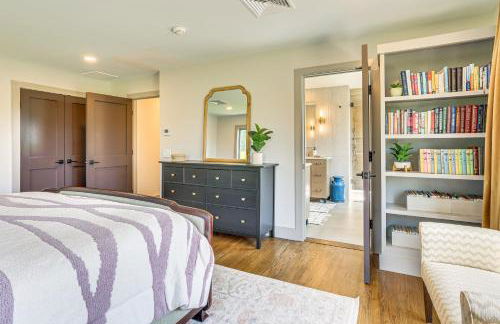 Walk to Bethel Woods Family Home with Deck and Views! - Foto 13