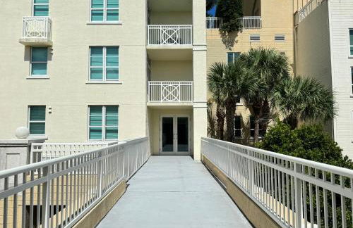 Luxury Oasis Suite - Photo 18