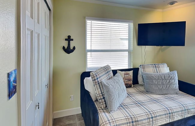 Lighthouse By the Sea - Photo 27