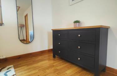 Hillside Park Studio - Photo 3