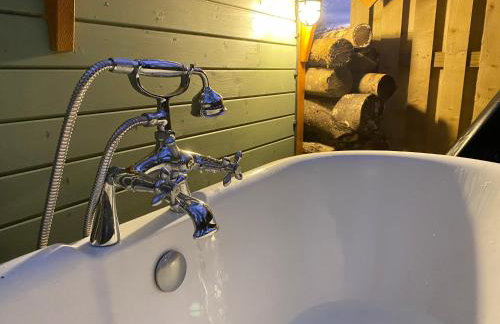 Cabin for 2 - Outdoor Bath Wood Burner - Foto 16