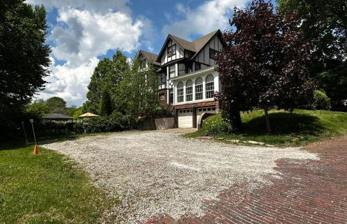 Historic Tudor with River Views & Fun Gaming Room - Foto 51