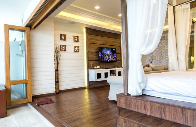 Sandy Beach Condo 17D - Photo 7