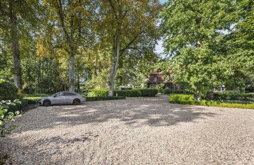 GUT KLETKAMP "Storchennest" - Ferienwohnung im Schlossturm mit 3 Schlafzimmern I Panorama-Turmzimmer mit Naturblick I Gemeinschaftsgarten I 15 Min zur Ostsee I Küche I Parkplatz I WLAN - Foto 21