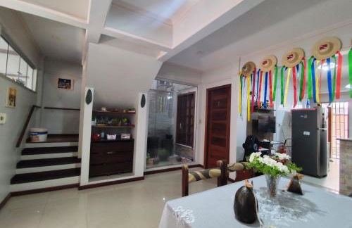 Casa com suítes privativas - Localização no centro, perto de serviços e pontos turísticos - Foto 9